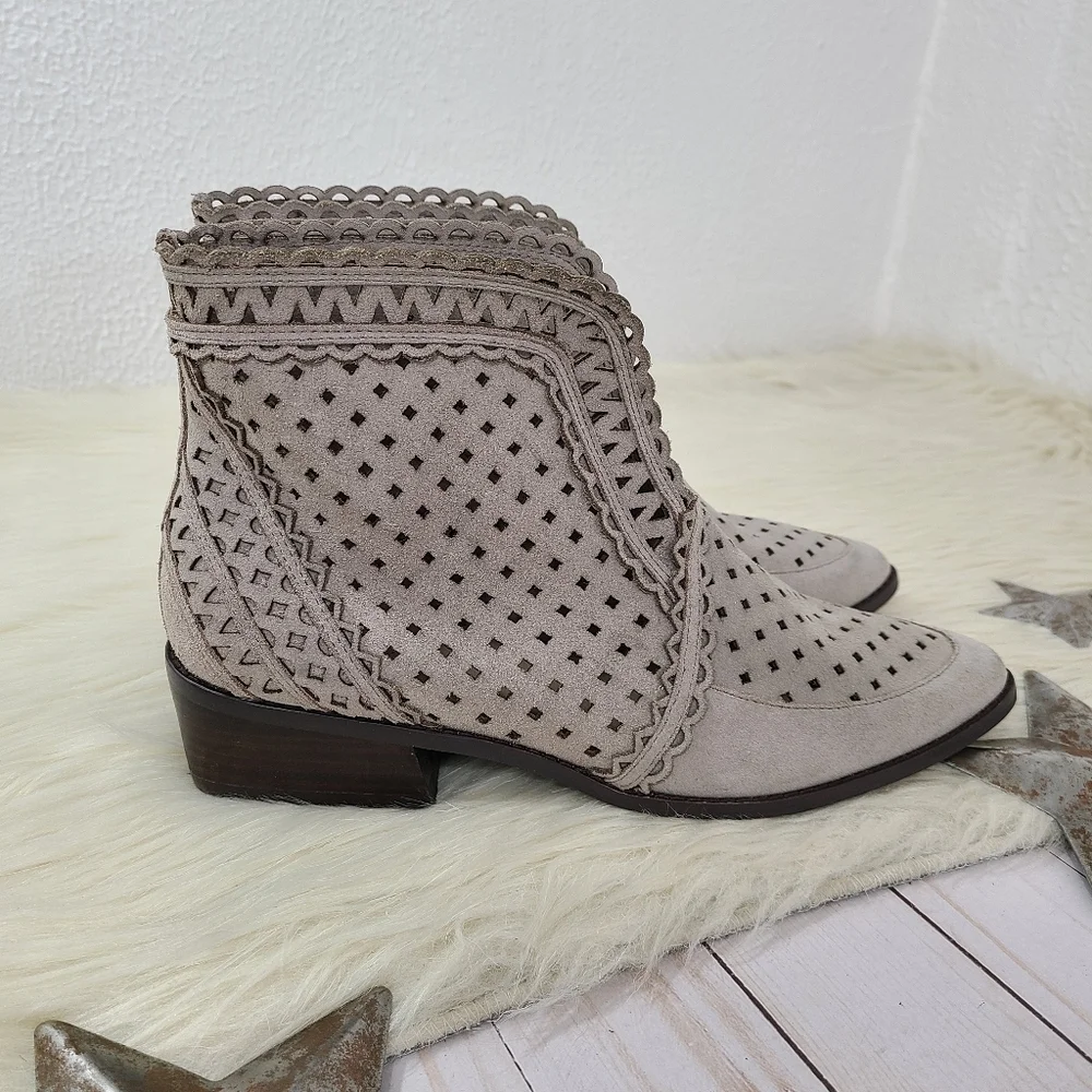 Cecelia NY Tate Perforated Suede Ankle Booties gray pounted toe Women's size 9.5